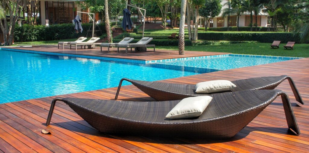Puesta a punto de piscinas reparaciones, reformas y jardín